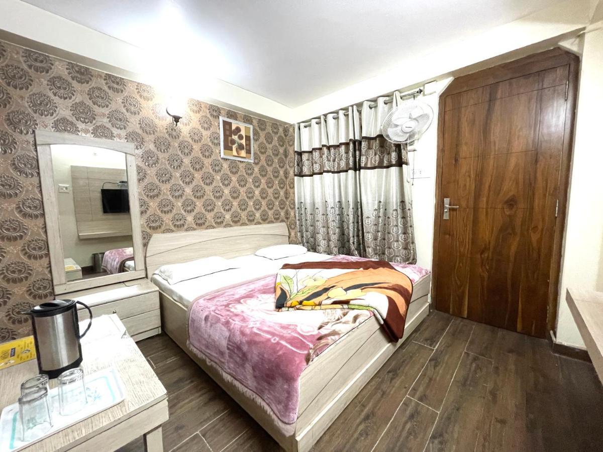 Hotel Prince ! Nainital Mall Road-Prime-Location In-Front-Of-Naini-Lake Hygiene-And-Spacious-Room מראה חיצוני תמונה