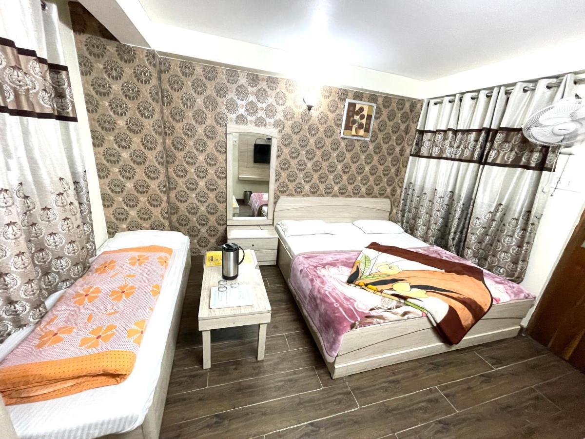 Hotel Prince ! Nainital Mall Road-Prime-Location In-Front-Of-Naini-Lake Hygiene-And-Spacious-Room מראה חיצוני תמונה