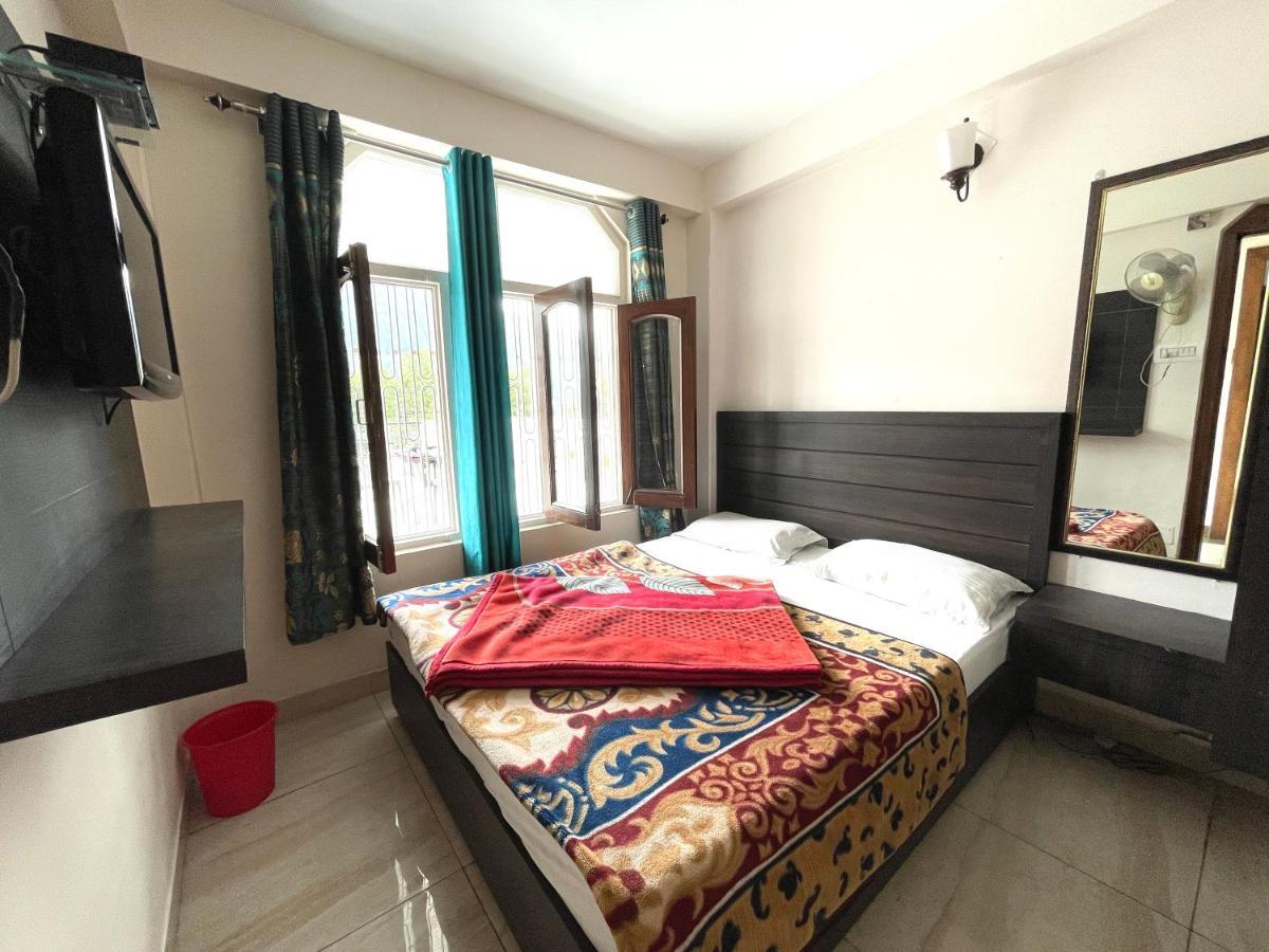 Hotel Prince ! Nainital Mall Road-Prime-Location In-Front-Of-Naini-Lake Hygiene-And-Spacious-Room מראה חיצוני תמונה