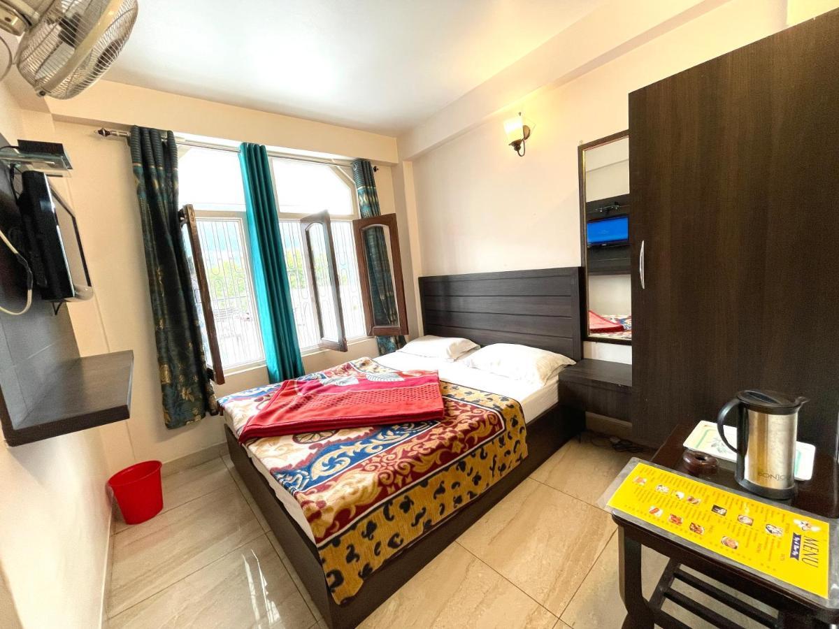 Hotel Prince ! Nainital Mall Road-Prime-Location In-Front-Of-Naini-Lake Hygiene-And-Spacious-Room מראה חיצוני תמונה