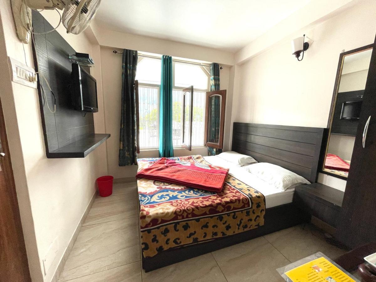 Hotel Prince ! Nainital Mall Road-Prime-Location In-Front-Of-Naini-Lake Hygiene-And-Spacious-Room מראה חיצוני תמונה