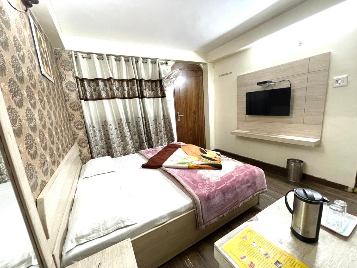 Hotel Prince ! Nainital Mall Road-Prime-Location In-Front-Of-Naini-Lake Hygiene-And-Spacious-Room מראה חיצוני תמונה