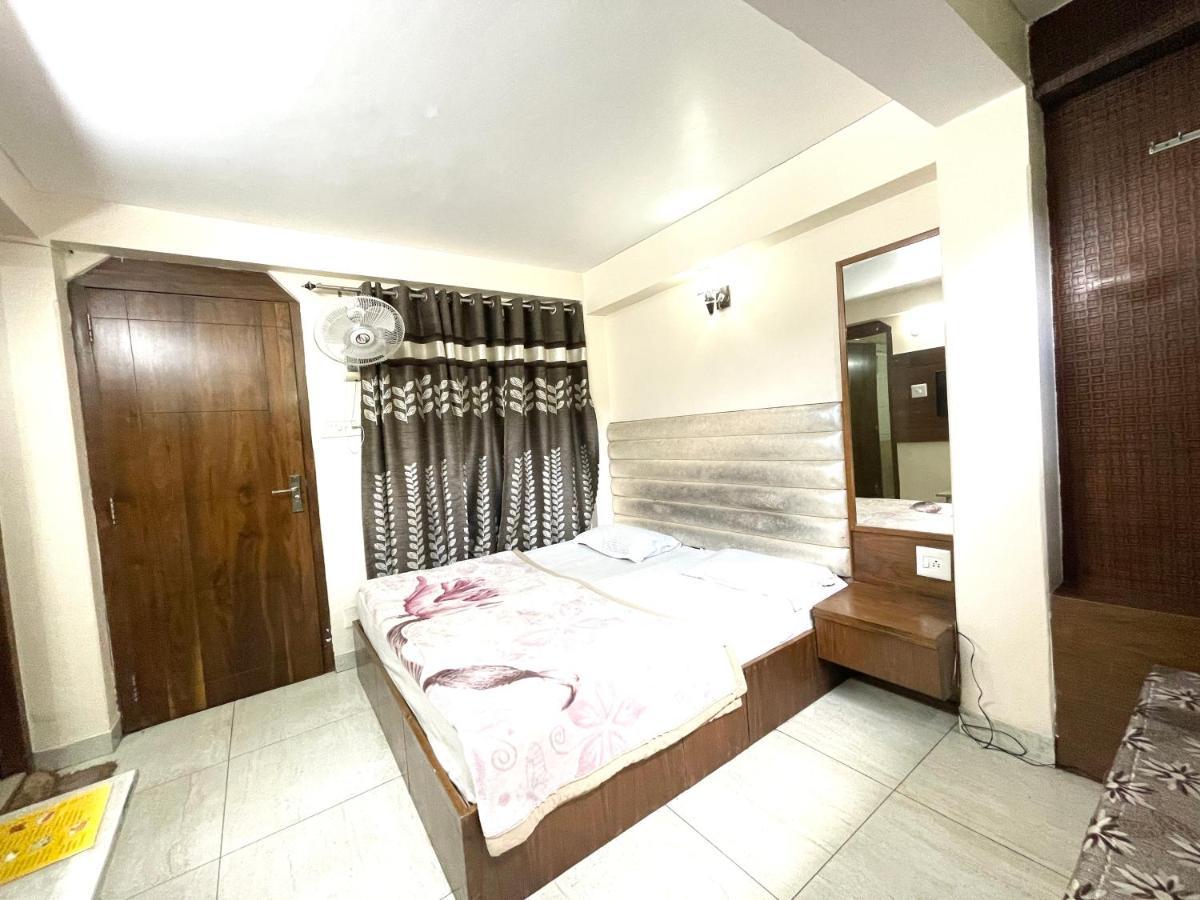 Hotel Prince ! Nainital Mall Road-Prime-Location In-Front-Of-Naini-Lake Hygiene-And-Spacious-Room מראה חיצוני תמונה